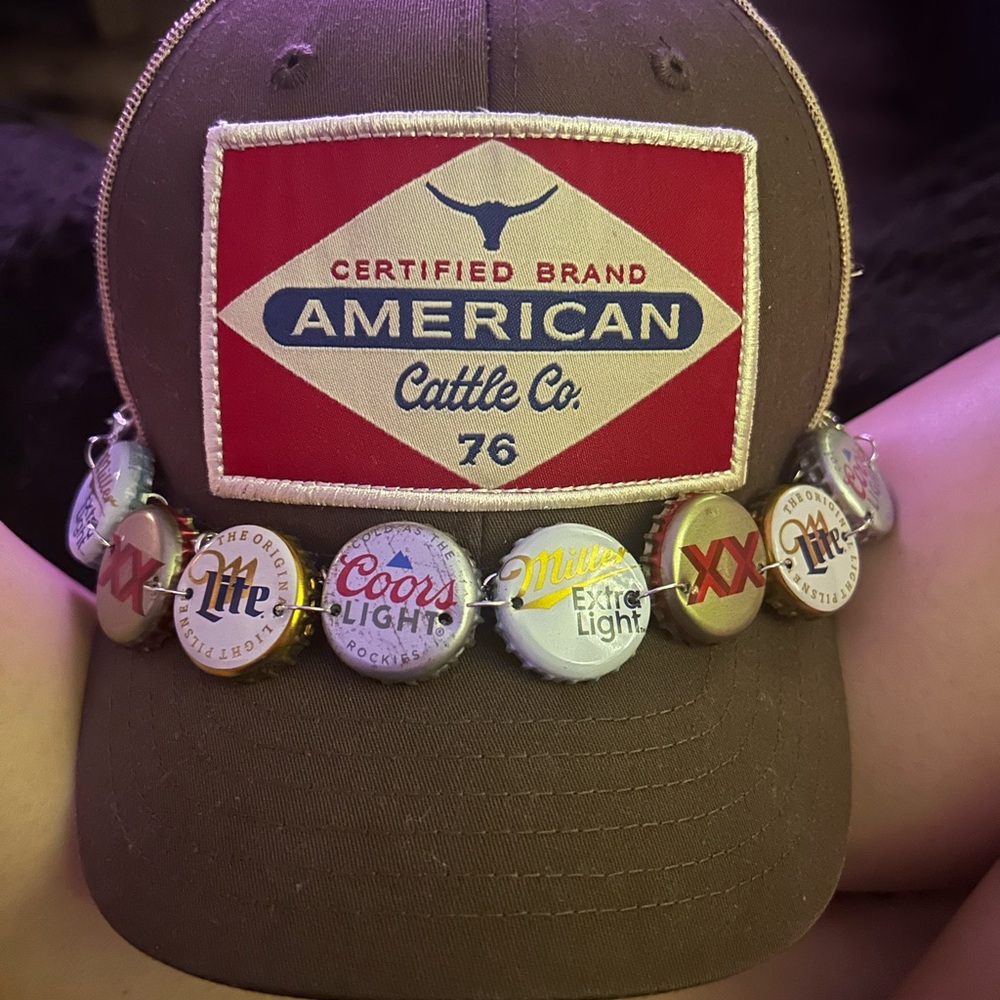 Bottle cap hat chain